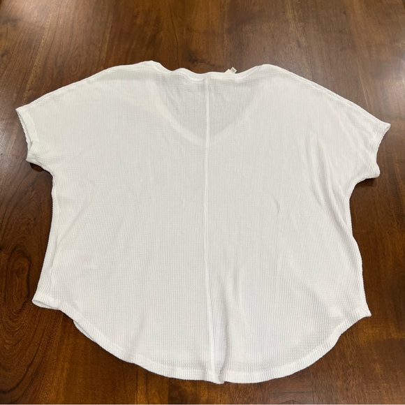 Aritzia The Group by Babaton Berry V Neck Waffle T-Shirt Size XS - Picture 4 of 8